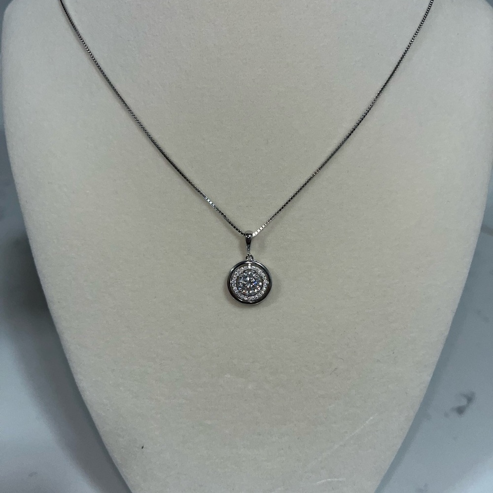 Elegant Silver Pendant Necklace